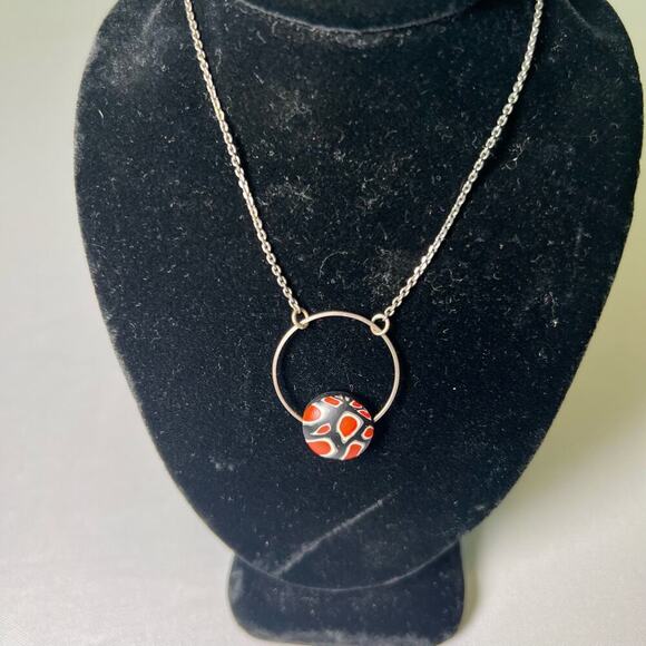 5/ $25 Silver reversible floating necklace - Picture 3 of 7